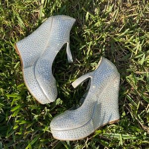 Cinderella Rhinestone Wedges in Silver
